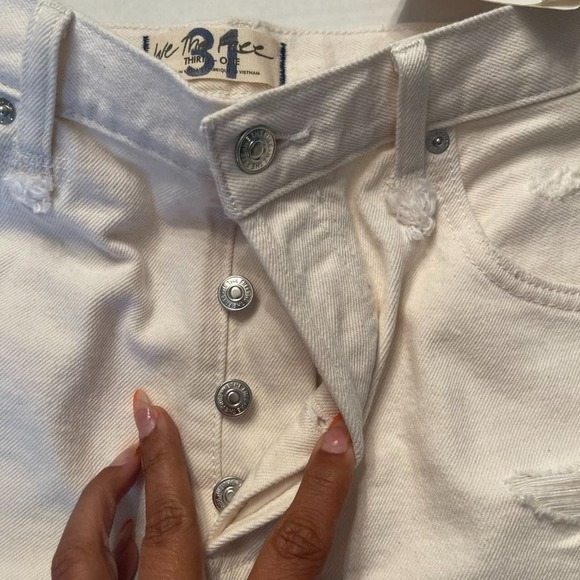 NWT We The Free Women's Bright White Distressed Cut-Off Jean Shorts Size 31 - Picture 3 of 9